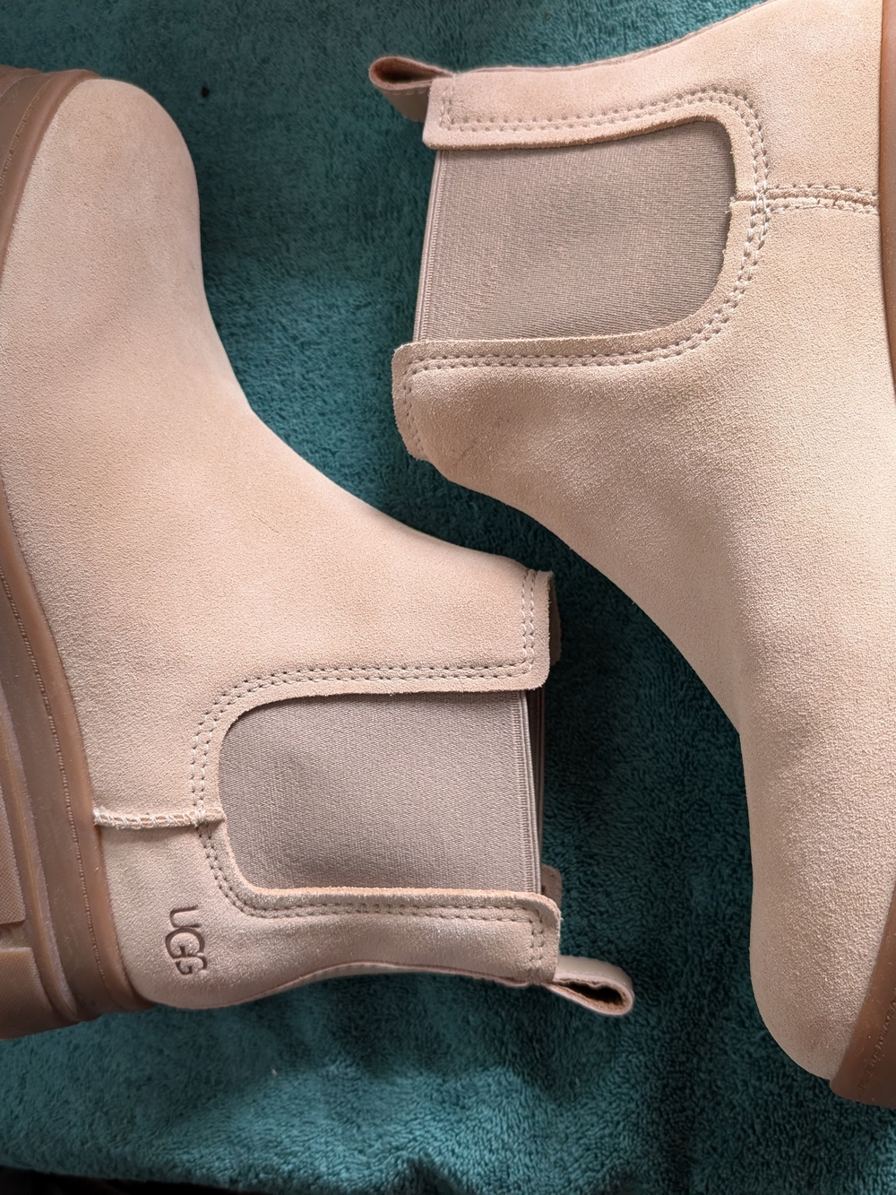 UGG Women's Suede Waterproof Round Toe Chelsea Boots in Blush Size 9.5